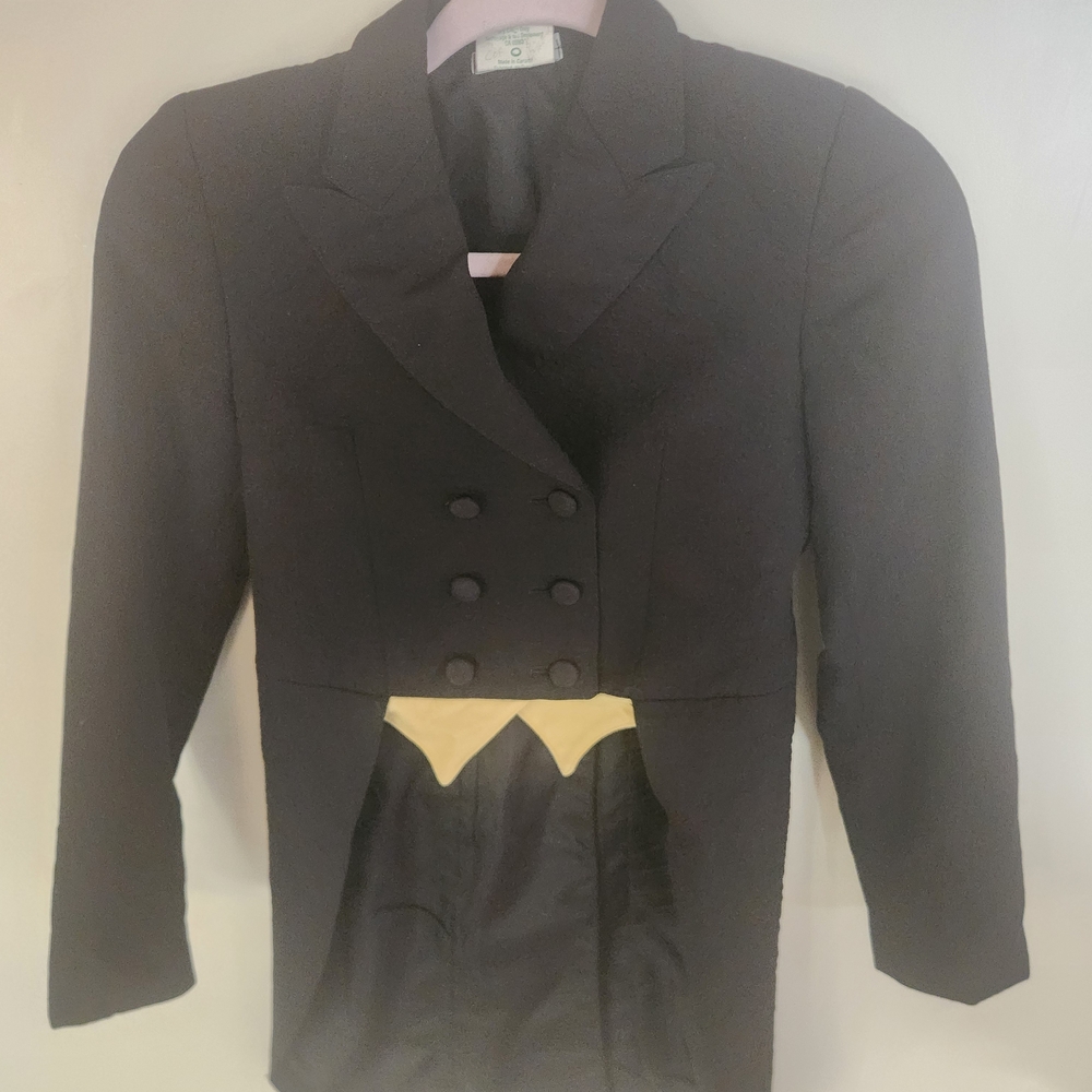 Classic Black Cropped Tailored Jacket with Cream Accent